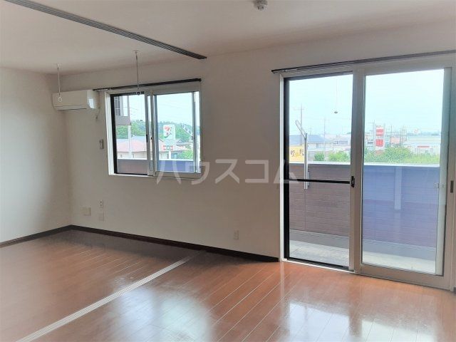 グランシャリオAbeの居間写真