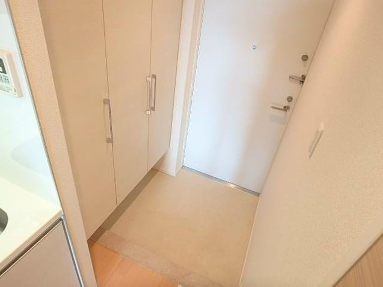 玄関　弊社は全物件が仲介手数料半月分+税でご紹介可能です。