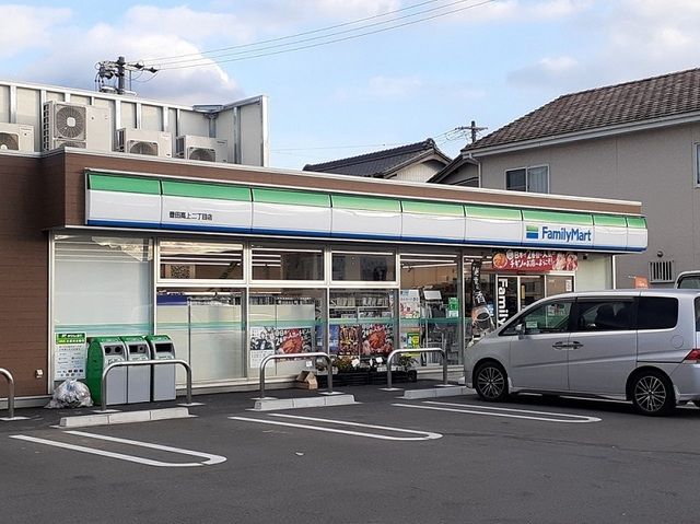 コンビニ　ファミリーマート（コンビニ）まで550m