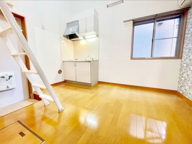 ウインズ丸子の居間写真