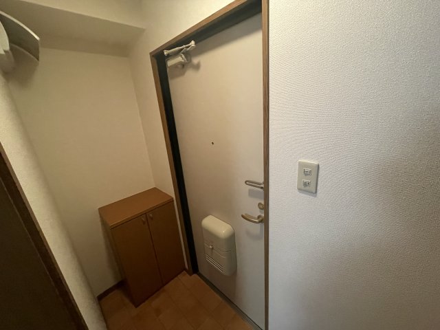 レジスコート甲子園口の玄関写真
