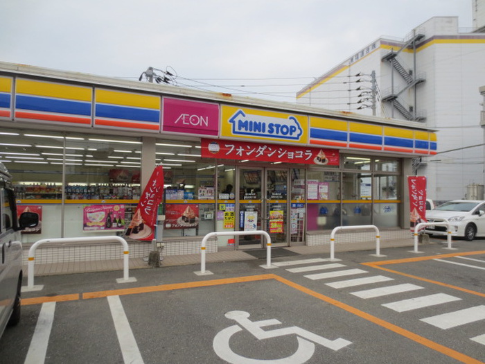 コンビニ　ミニストップ（コンビニ）まで650m
