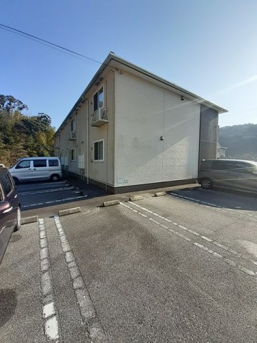 駐車場　駐車場があるので、車を買う予定の方も安心です