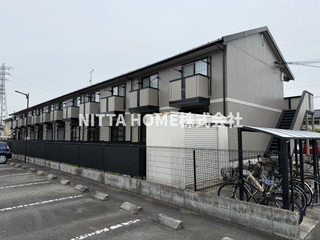 建物外観　コンビニやスーパーが徒歩近く◎