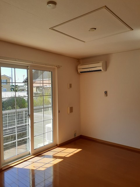 わかやま電鉄貴志川線 交通センター前駅 徒歩21分 2階建 築20年の居間写真
