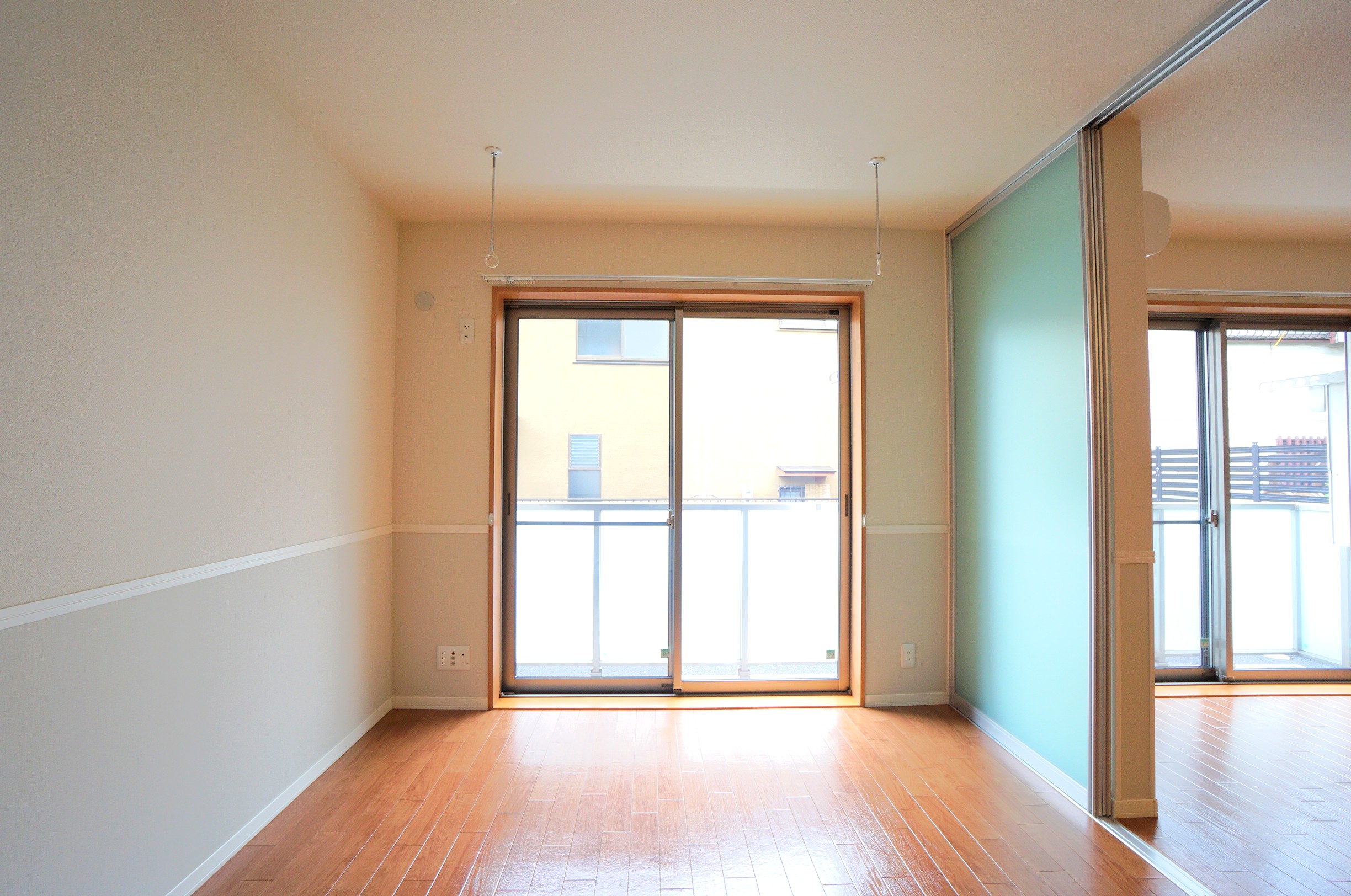 居室・リビング　居室、室内物干機ホスクリーン