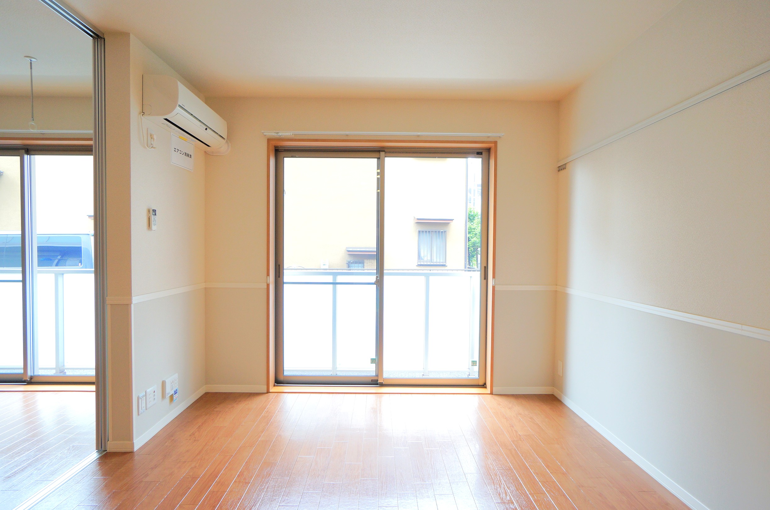 居室・リビング　リビング、エアコン付