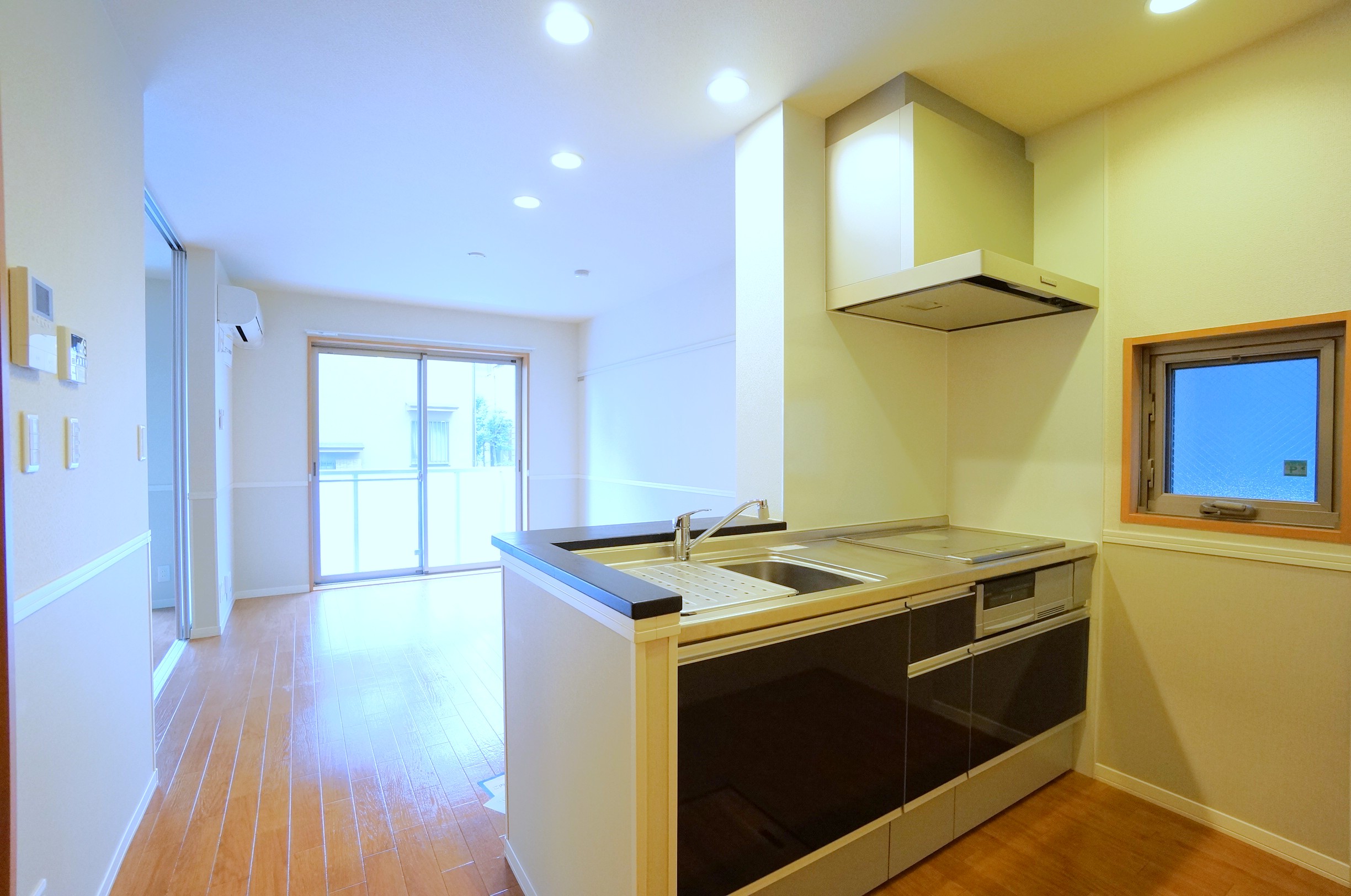 キッチン　対面式、ＩＨクッキングヒーター付システムキッチン