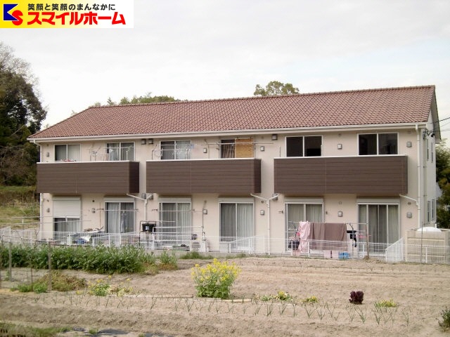 建物外観　敷地内駐車場あり