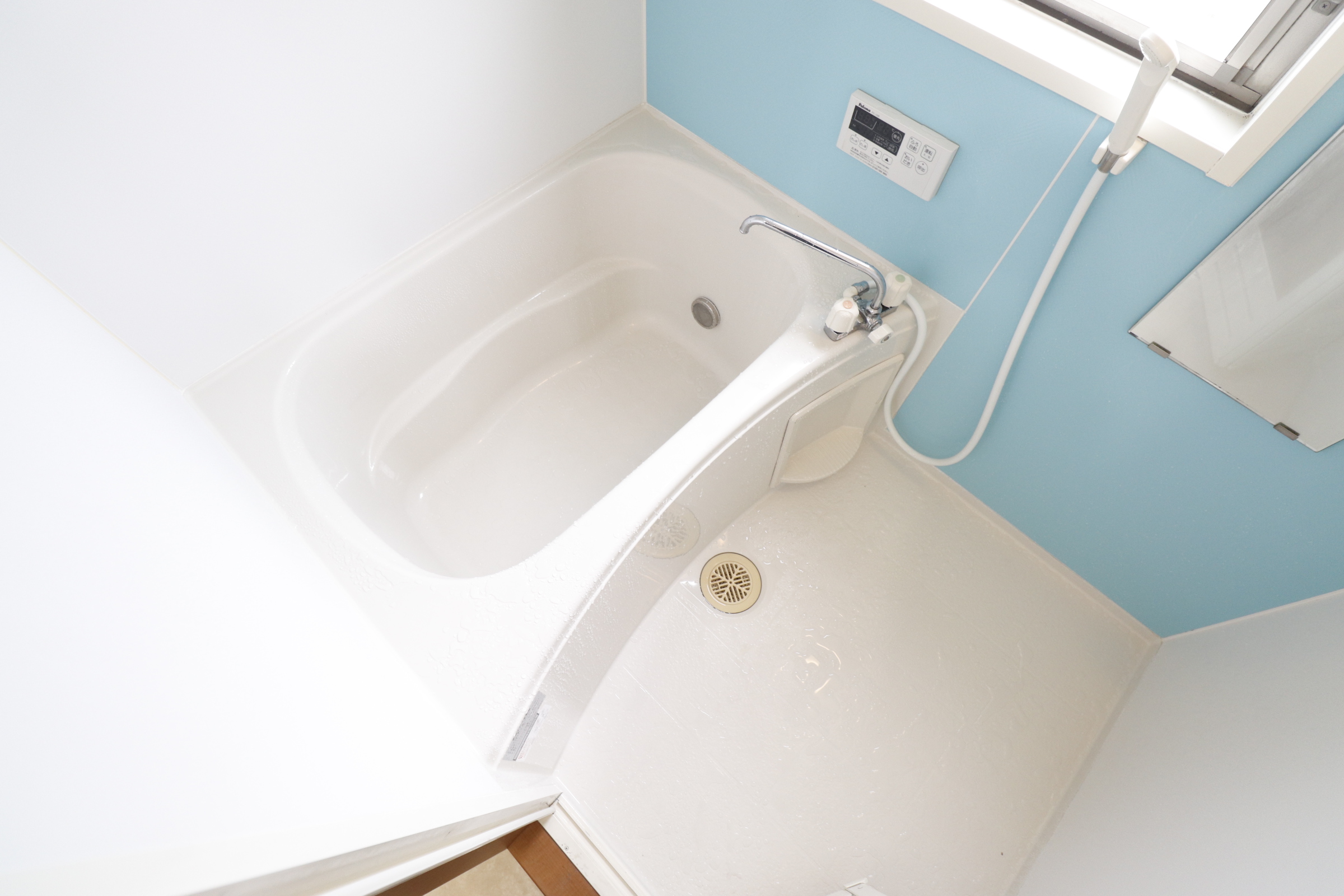 バス・シャワールーム　追い炊き♪窓付き☆彡