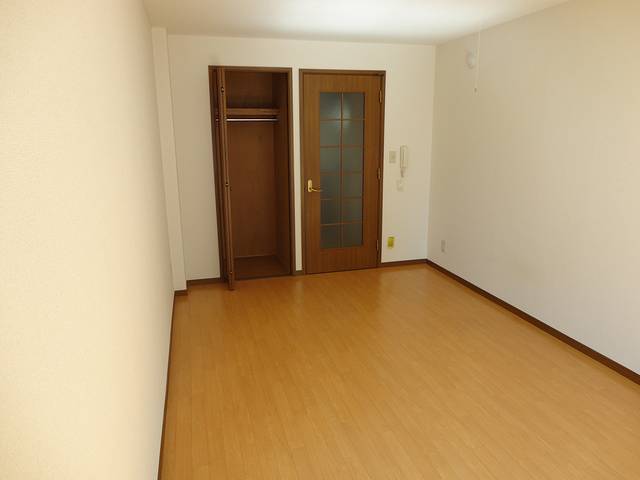 京屋ビルの居間写真