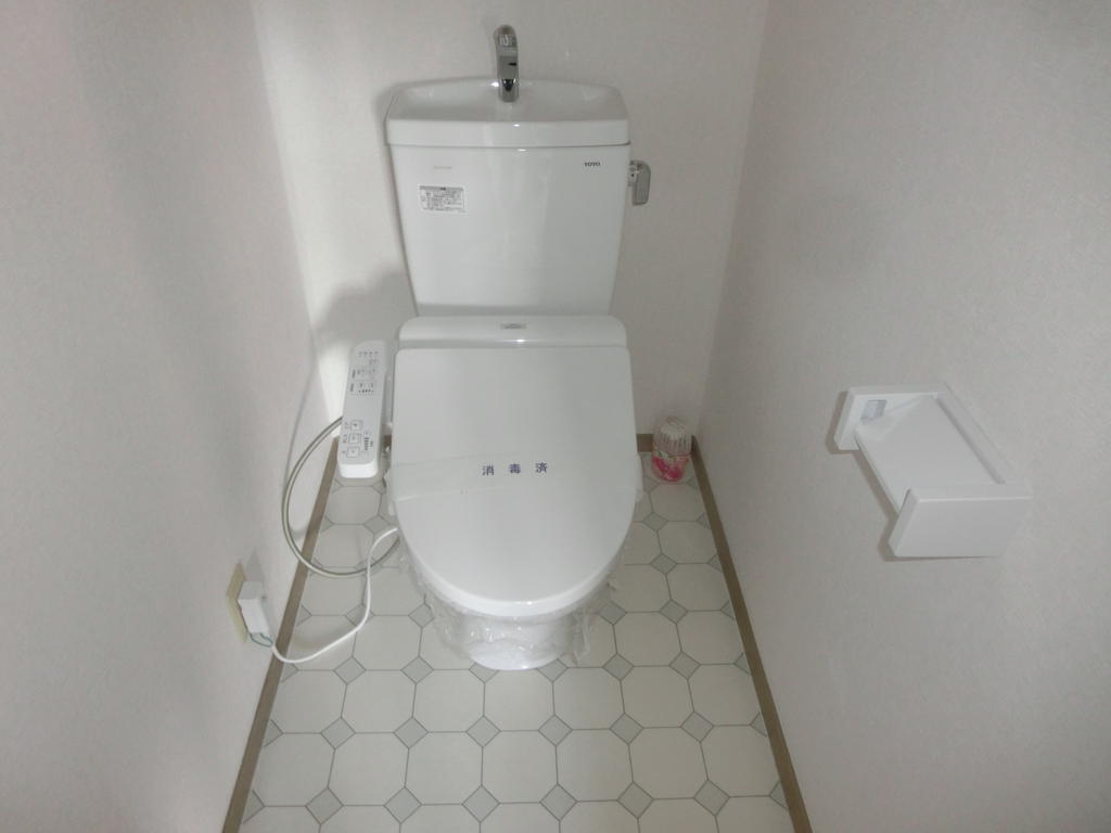 トイレ　温水洗浄便座