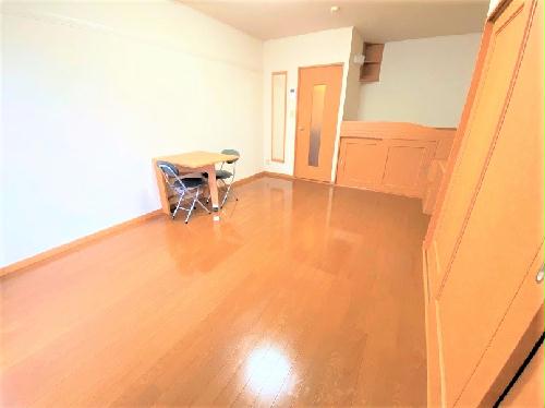 居室・リビング　1階はフローリングとなります。