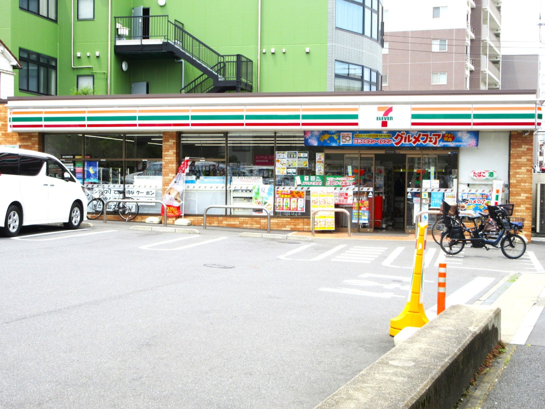 コンビニ　セブンイレブン葛飾白鳥店（コンビニ）まで203m
