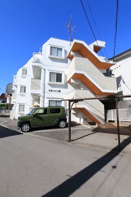 松山市石手のマンションの建物外観