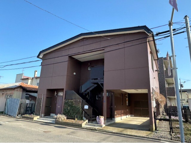 函館市日乃出町のアパートの建物外観