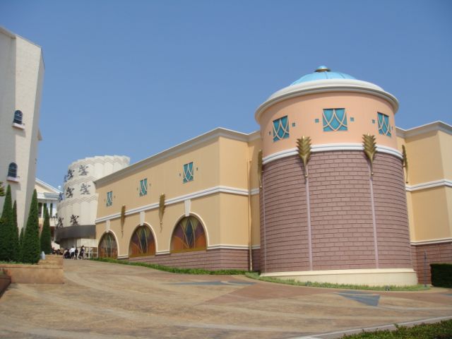 ショッピングセンター　ショップ＆レストラン（ショッピングセンター）まで2200m