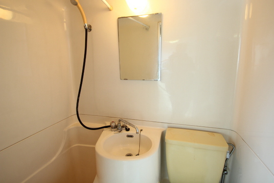 洗面設備　※別号室の写真です