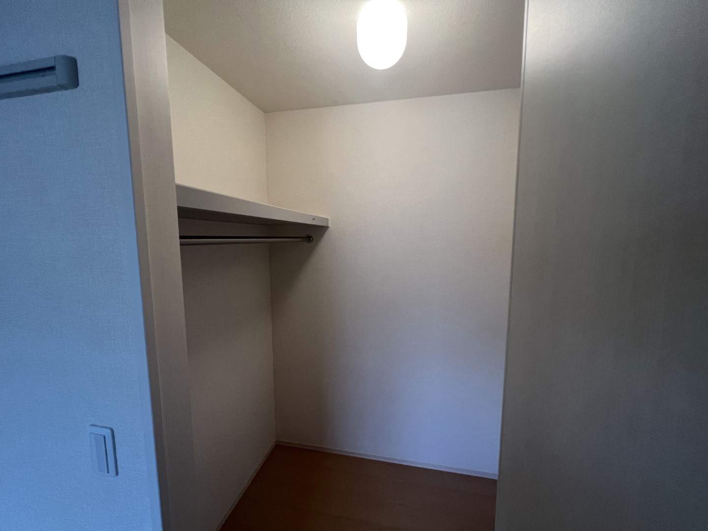 収納　参考写真　ウォークインクローゼット