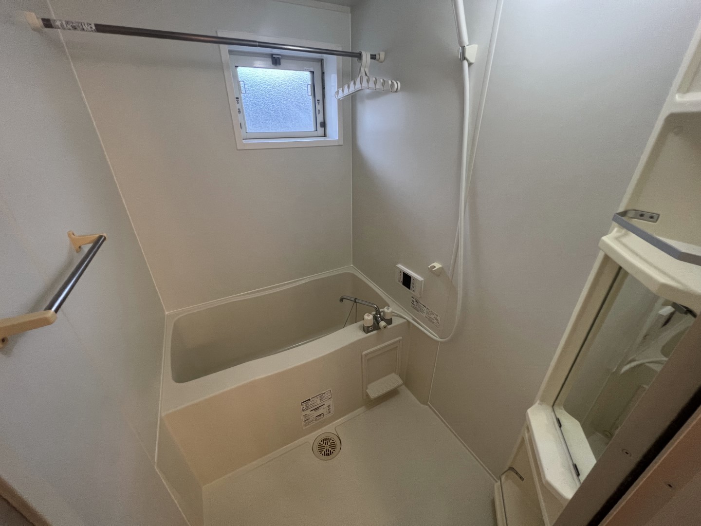 バス・シャワールーム　参考写真　便利な追焚機能、浴室乾燥機付き