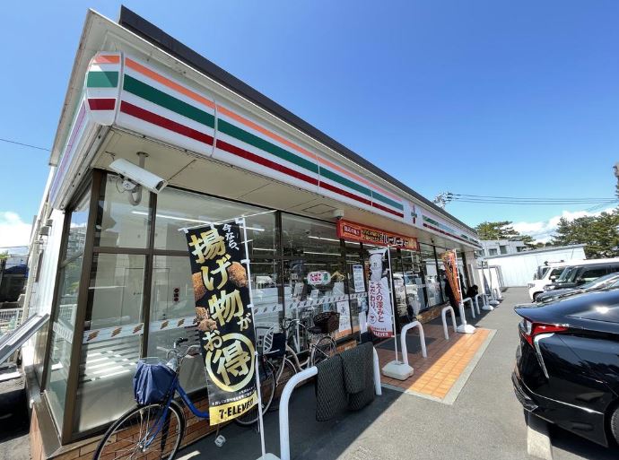 コンビニ　セブンイレブン（コンビニ）まで348m