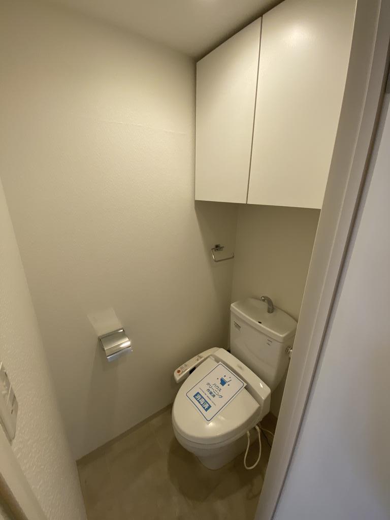 トイレ　温水洗浄便座付き