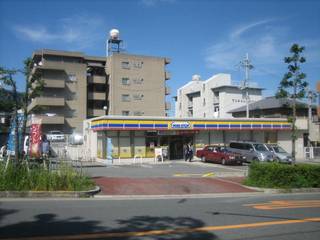 コンビニ　ミニストップ豊中新千里南町店（コンビニ）まで131m