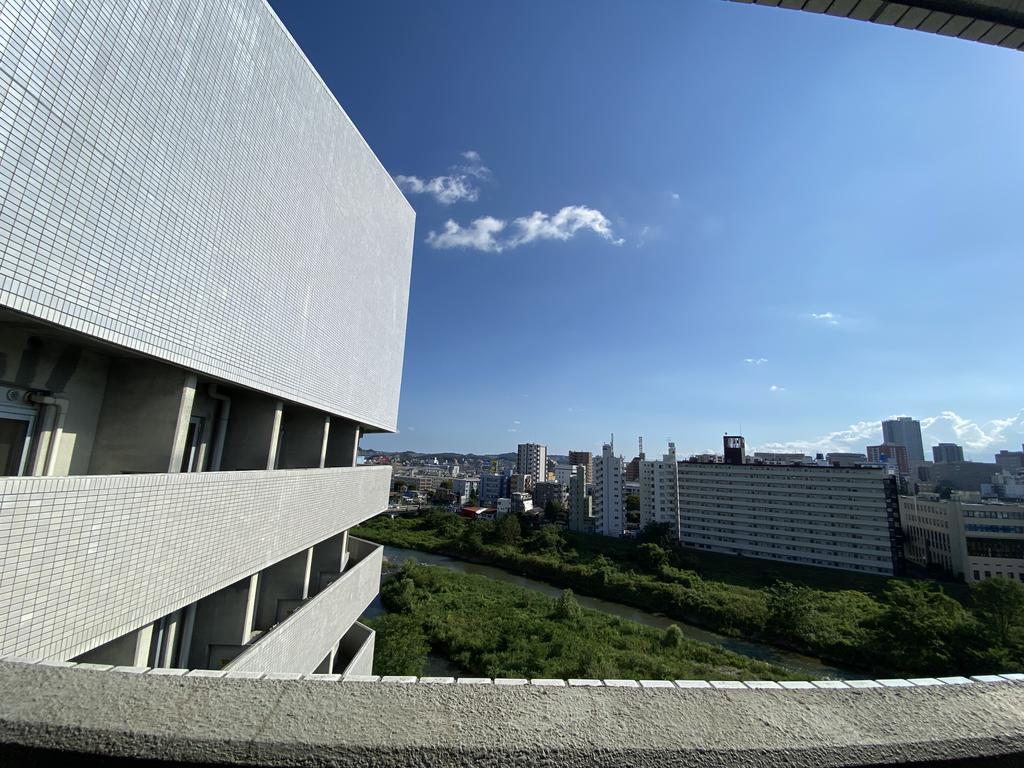 眺望　川沿いの為開けた眺望になります