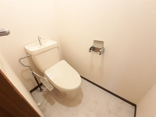 山陽電鉄本線 浜の宮駅 徒歩23分 2階建 築33年のトイレ写真