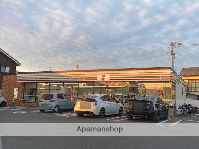 コンビニ　セブンイレブン（コンビニ）まで617m