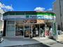コンビニ　ファミリーマート小浦中目黒店（コンビニ）まで111m
