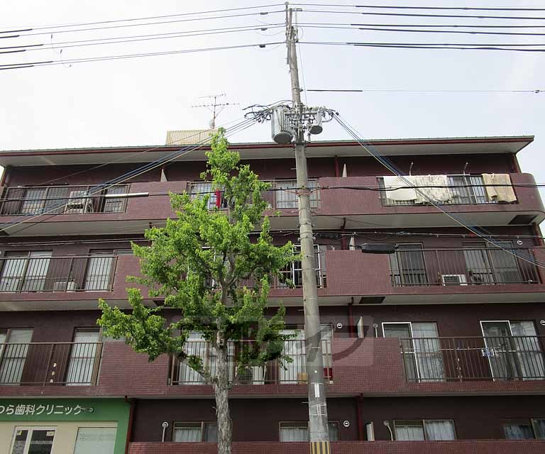 京都市西京区川島滑樋町のマンションの建物外観