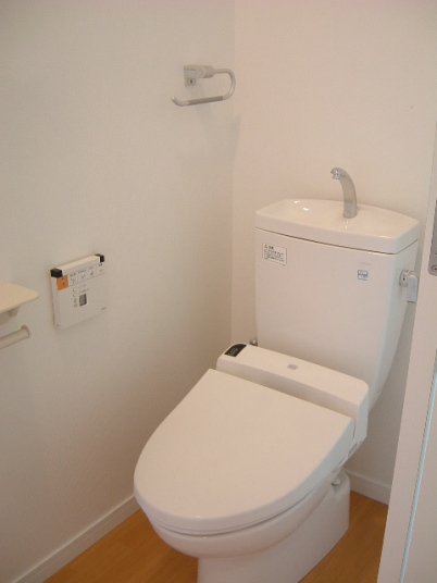 トイレ　温水洗浄便座