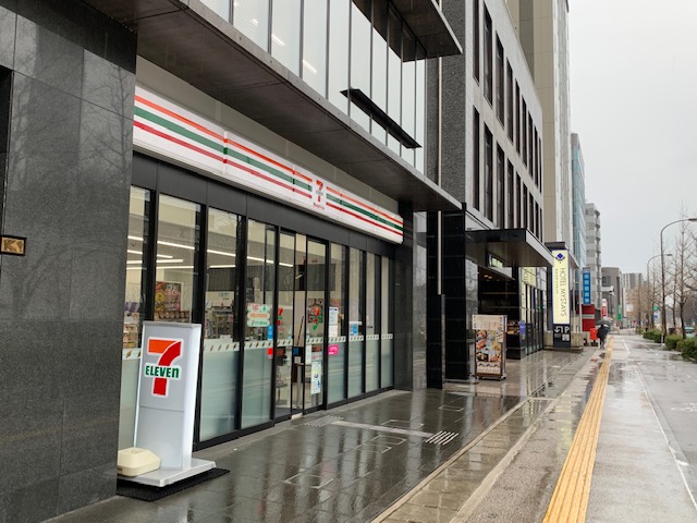 コンビニ　セブンイレブンハートイン金沢けやき通り店（コンビニ）まで241m