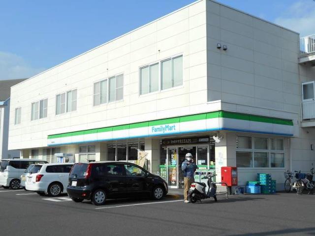 コンビニ　ファミリーマート（コンビニ）まで651m