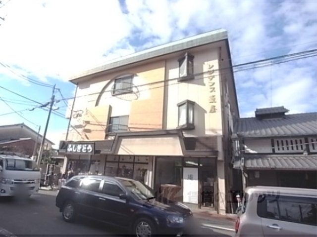 京都市伏見区深草直違橋片町のマンションの建物外観