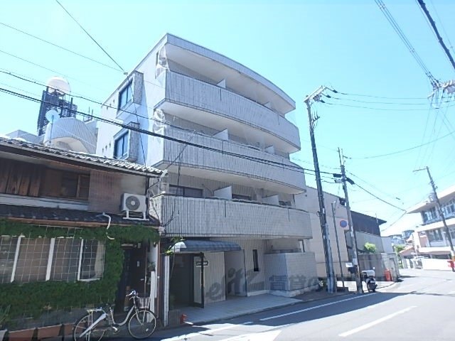 京都市東山区上新シ町のマンションの建物外観