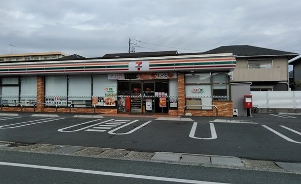 【豊橋市山田一番町のアパートのコンビニ】