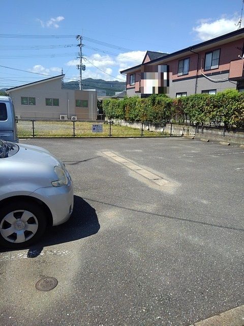 【サマーパインの駐車場】