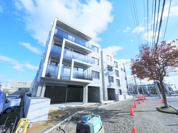建物外観　地下東西線「新さっぽろ」徒歩7分♪