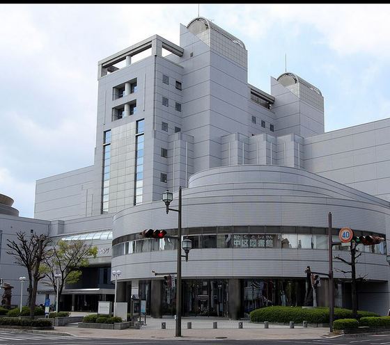 【広島市西区福島町のマンションの図書館】