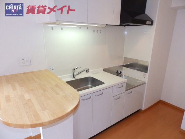 【鈴鹿市稲生塩屋のマンションのキッチン】