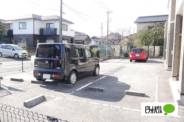 【アルカサル華の駐車場】