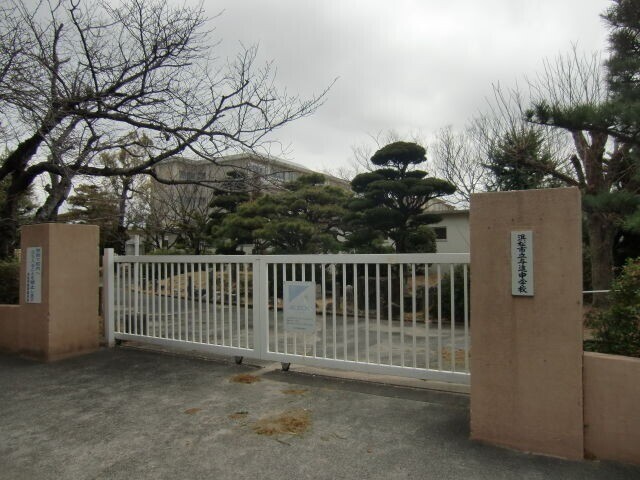 【浜松市中央区上石田町のアパートの中学校】