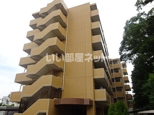 和歌山市関戸のマンションの建物外観