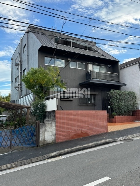 須川マンションの建物外観