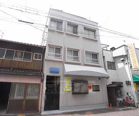 京都市東山区西川原町のマンションの建物外観