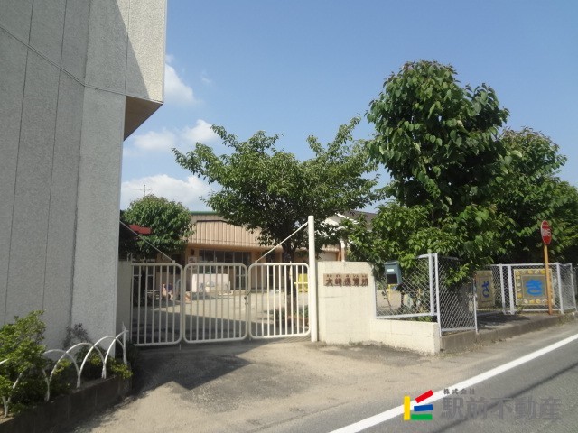 【小郡市小板井のアパートの幼稚園・保育園】