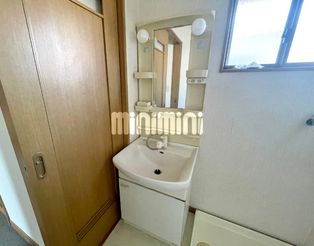 洗面設備　忙しい朝に嬉しい洗髪洗面化粧台です。