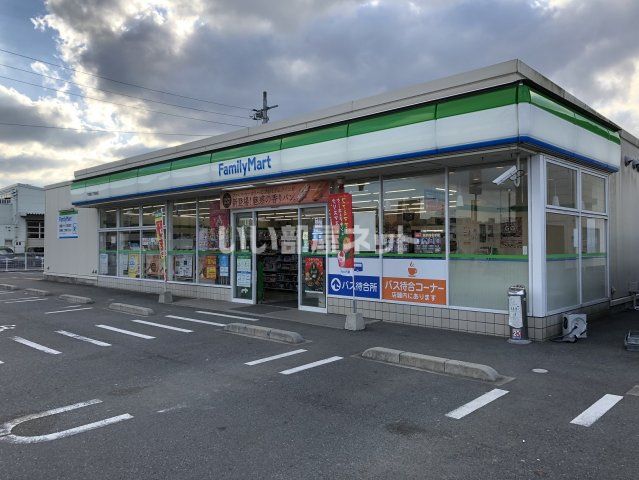コンビニ　ファミリーマート下関菊川下岡枝店（コンビニ）まで549m